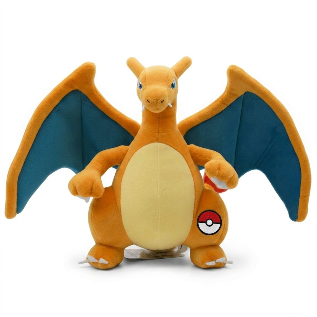 Peluche Charizard con distintivo che prova l'autenticità del prodotto.