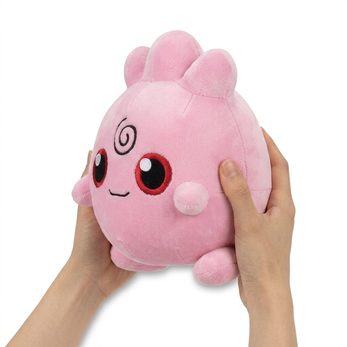 Peluche Igglybuff tenuta nelle mani