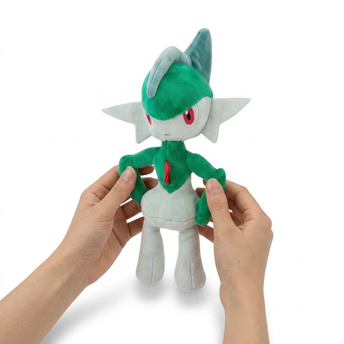 Peluche Gallade tenuta nelle mani