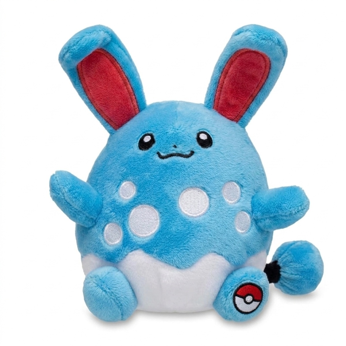 Peluche Azumarill con distintivo che prova l'autenticità del prodotto.
