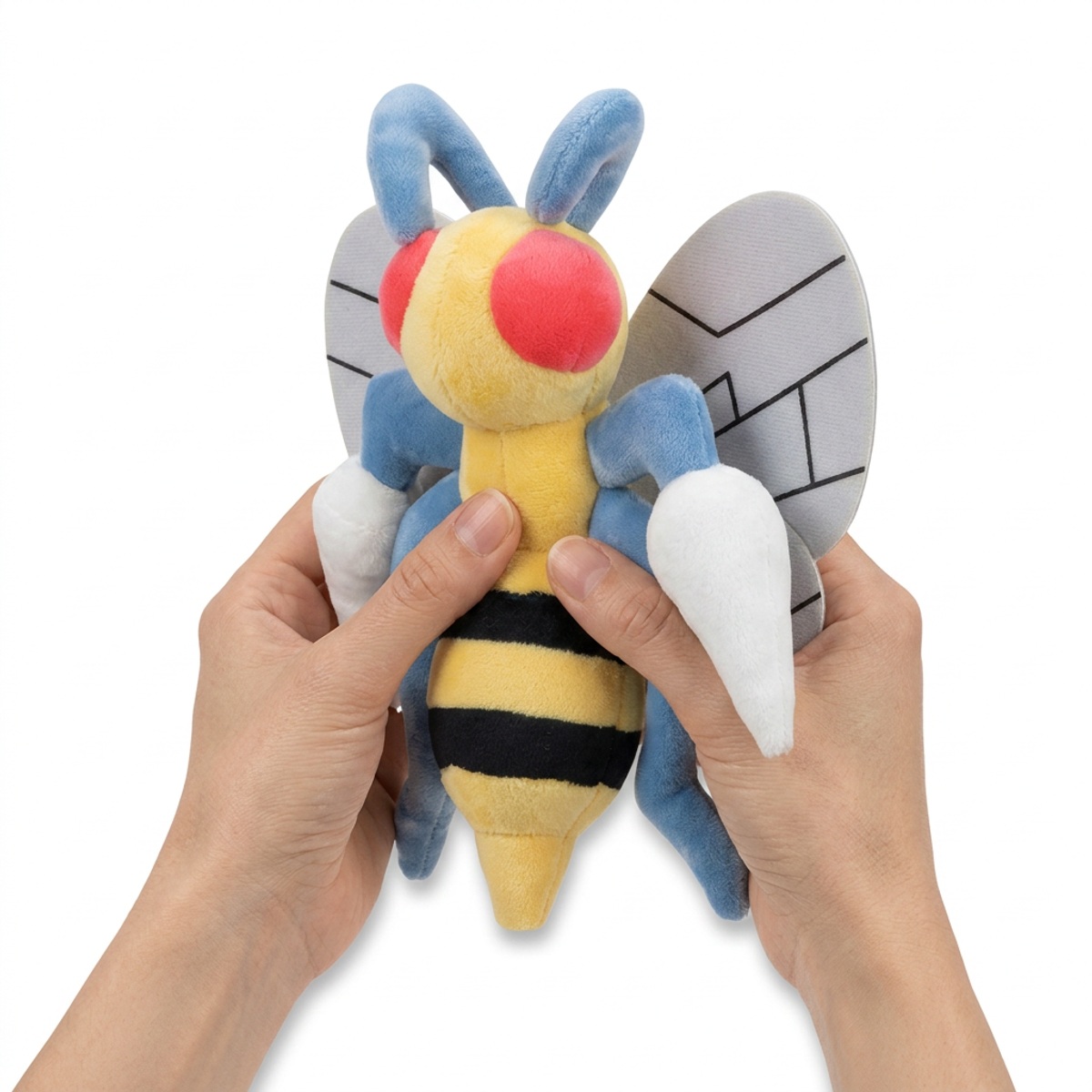 Peluche Beedrill tenuto in mano