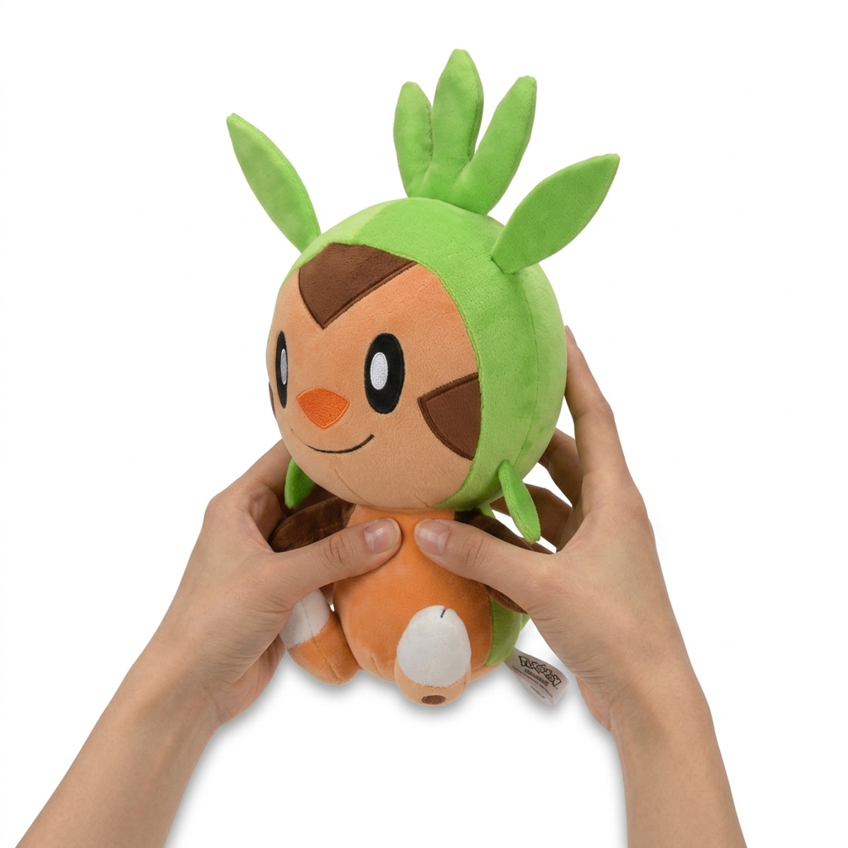 Peluche Chespin tenuta nelle mani