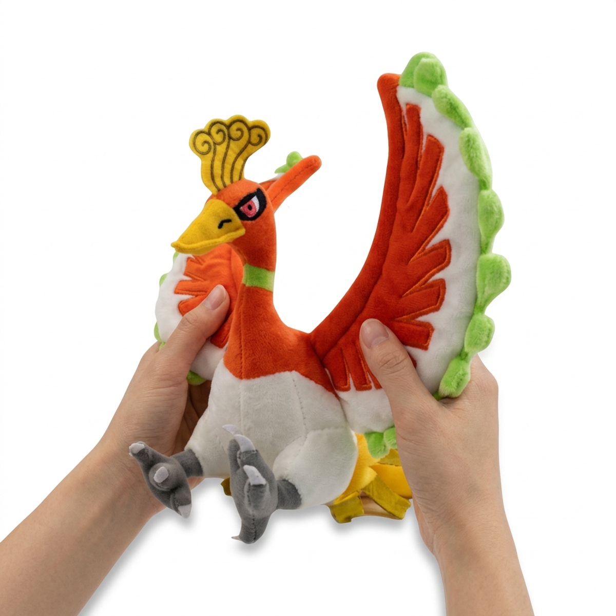 Peluche Ho-Oh tenuta nelle mani