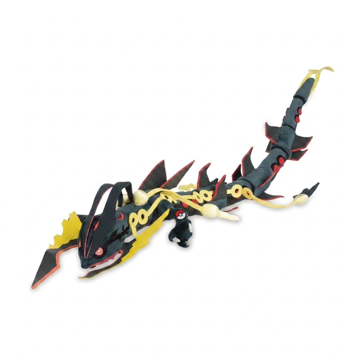 Peluche Mega Rayquaza Shiny con distintivo che prova l'autenticità del prodotto.