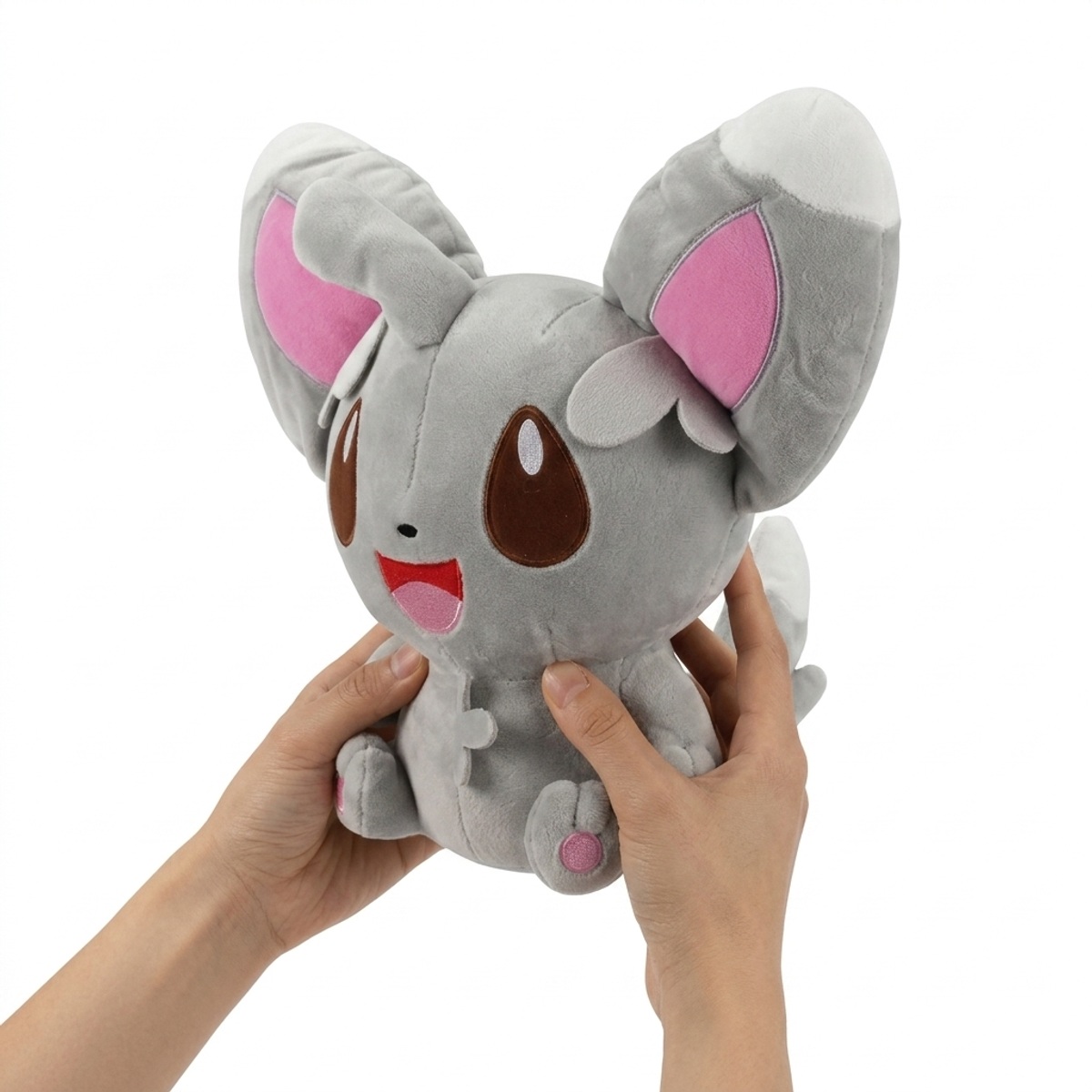 Peluche Minccino tenuta in mano