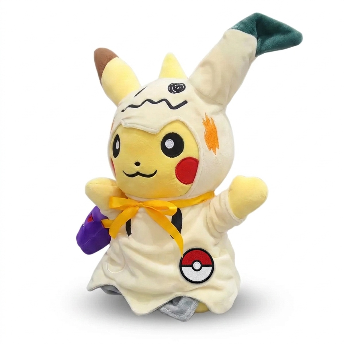 Peluche Pikachu con distintivo che prova l'autenticità del prodotto.