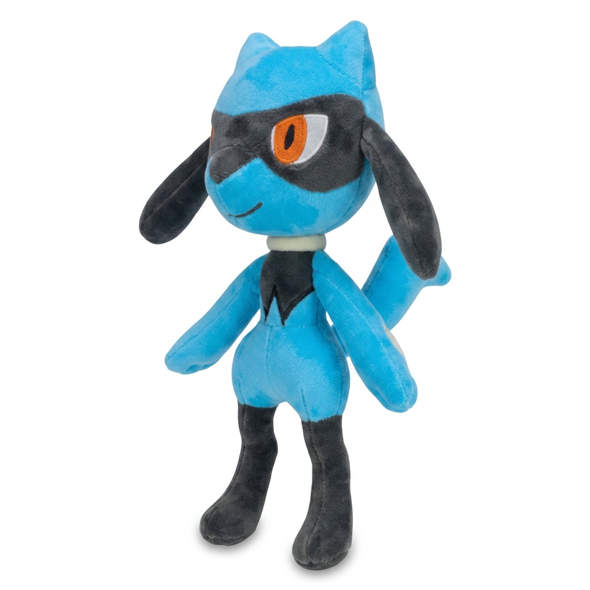 Peluche Riolu vista di tre quarti